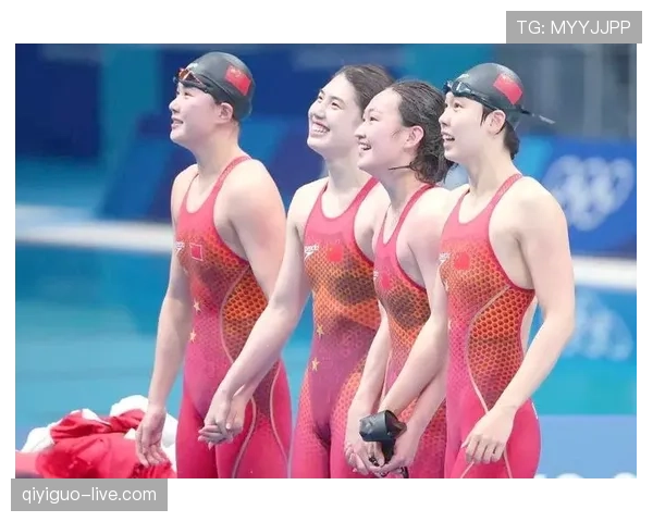 李冰洁训练完直接拎包去商场刷空卡