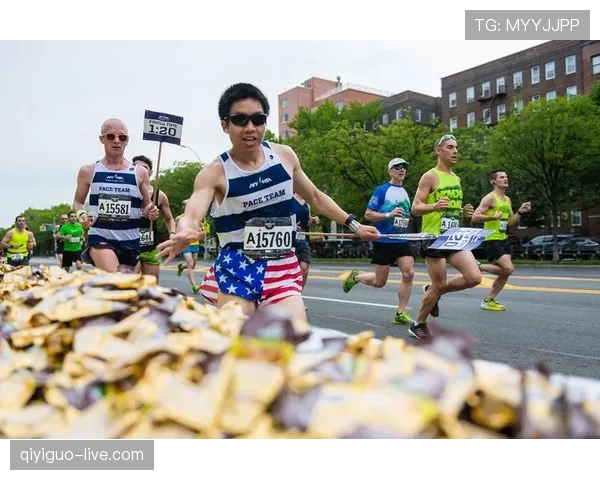 张楠家的冰箱里塞满了能量胶，连饮料都得排队等位置