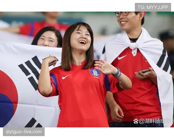 延迟举旗判罚规则详解：裁判何时必须立即示意违规？